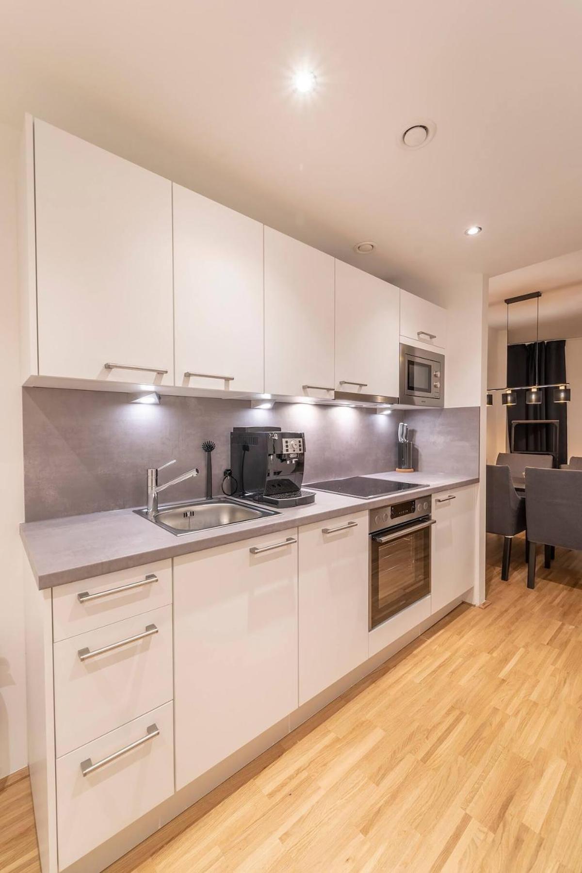 Appartement At Station I 3 Minutes To Shopping Street I High Speed Wifi