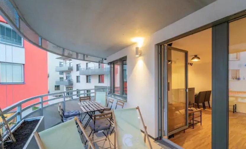 Appartement At Station I 3 Minutes To Shopping Street I High Speed Wifi