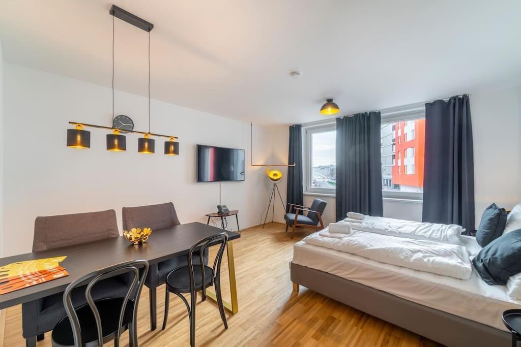 At Station I 3 Minutes To Shopping Street I High Speed Wifi Appartement