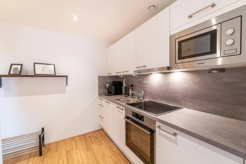 Appartement At Station I 3 Minutes To Shopping Street I High Speed Wifi Vienne