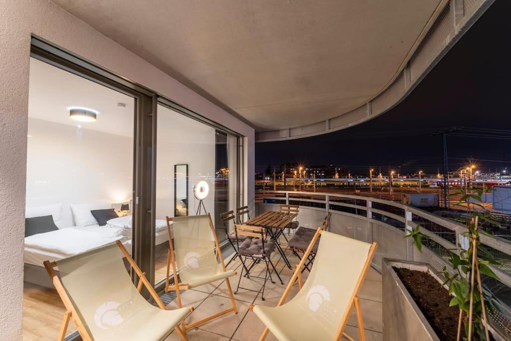 At Station I 3 Minutes To Shopping Street I High Speed Wifi Appartement