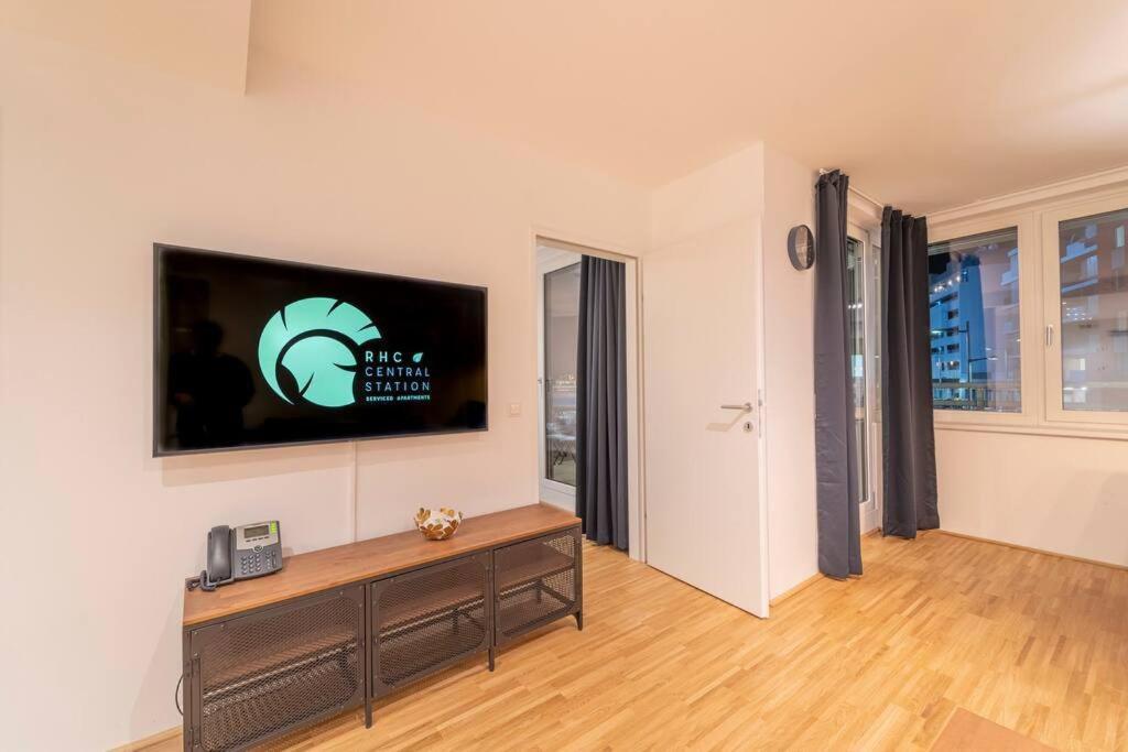Appartement At Station I 3 Minutes To Shopping Street I High Speed Wifi