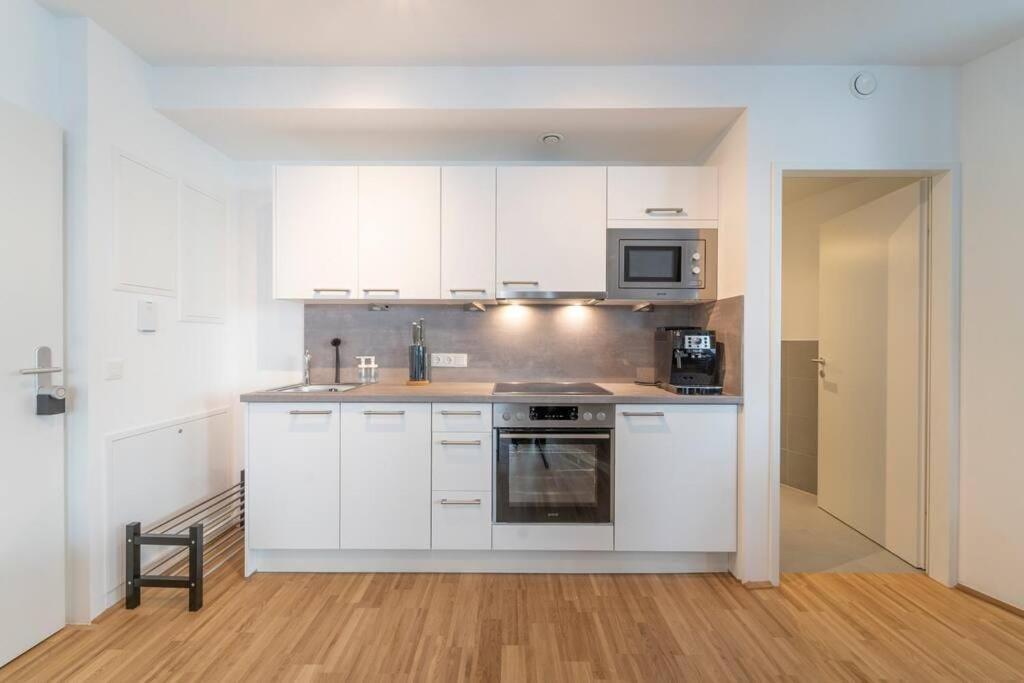 Appartement At Station I 3 Minutes To Shopping Street I High Speed Wifi Vienne
