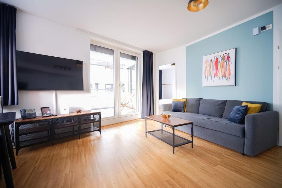 Appartement At Station I 3 Minutes To Shopping Street I High Speed Wifi