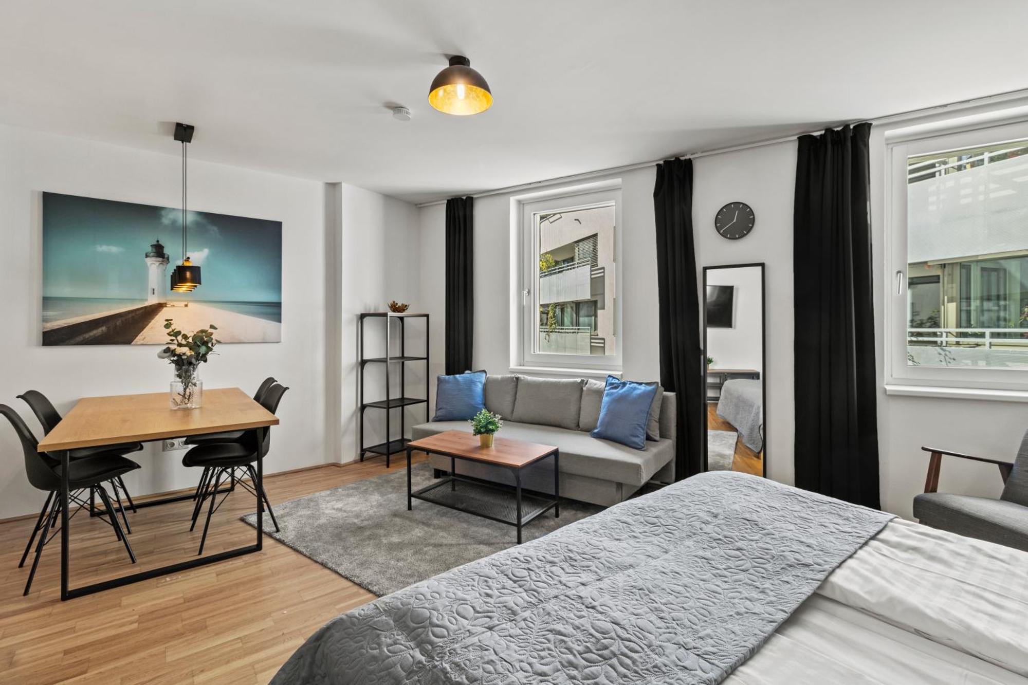 Appartement At Station I 3 Minutes To Shopping Street I High Speed Wifi *