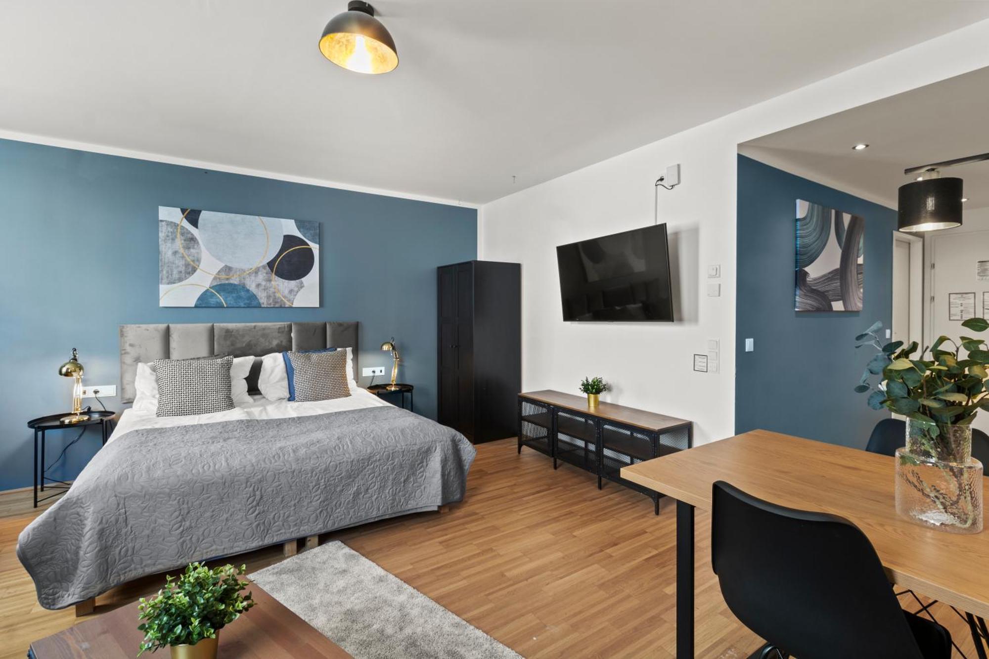 Appartement At Station I 3 Minutes To Shopping Street I High Speed Wifi *