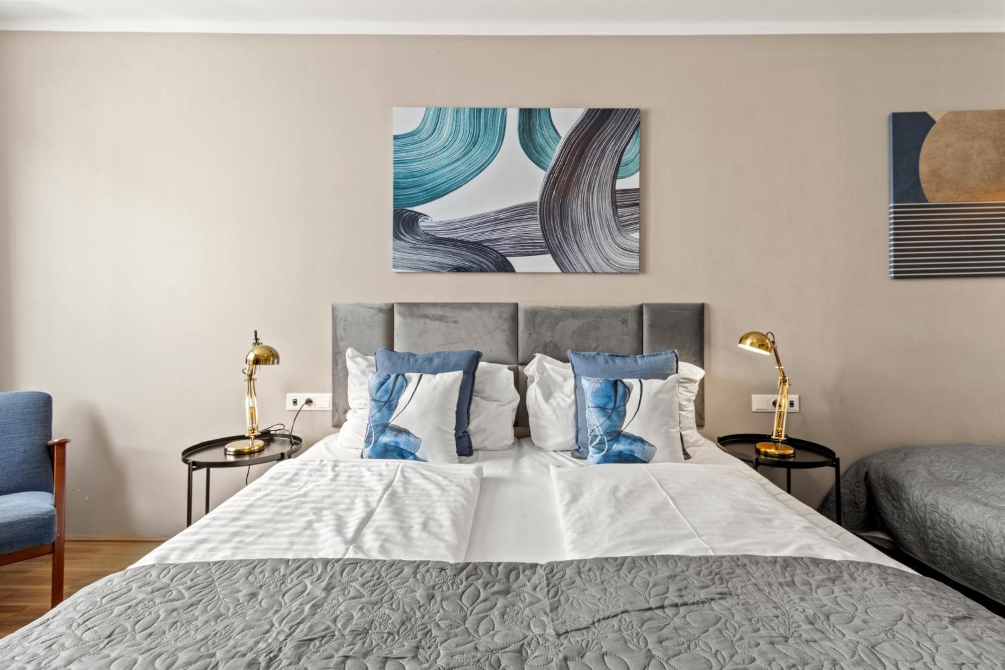 Appartement At Station I 3 Minutes To Shopping Street I High Speed Wifi