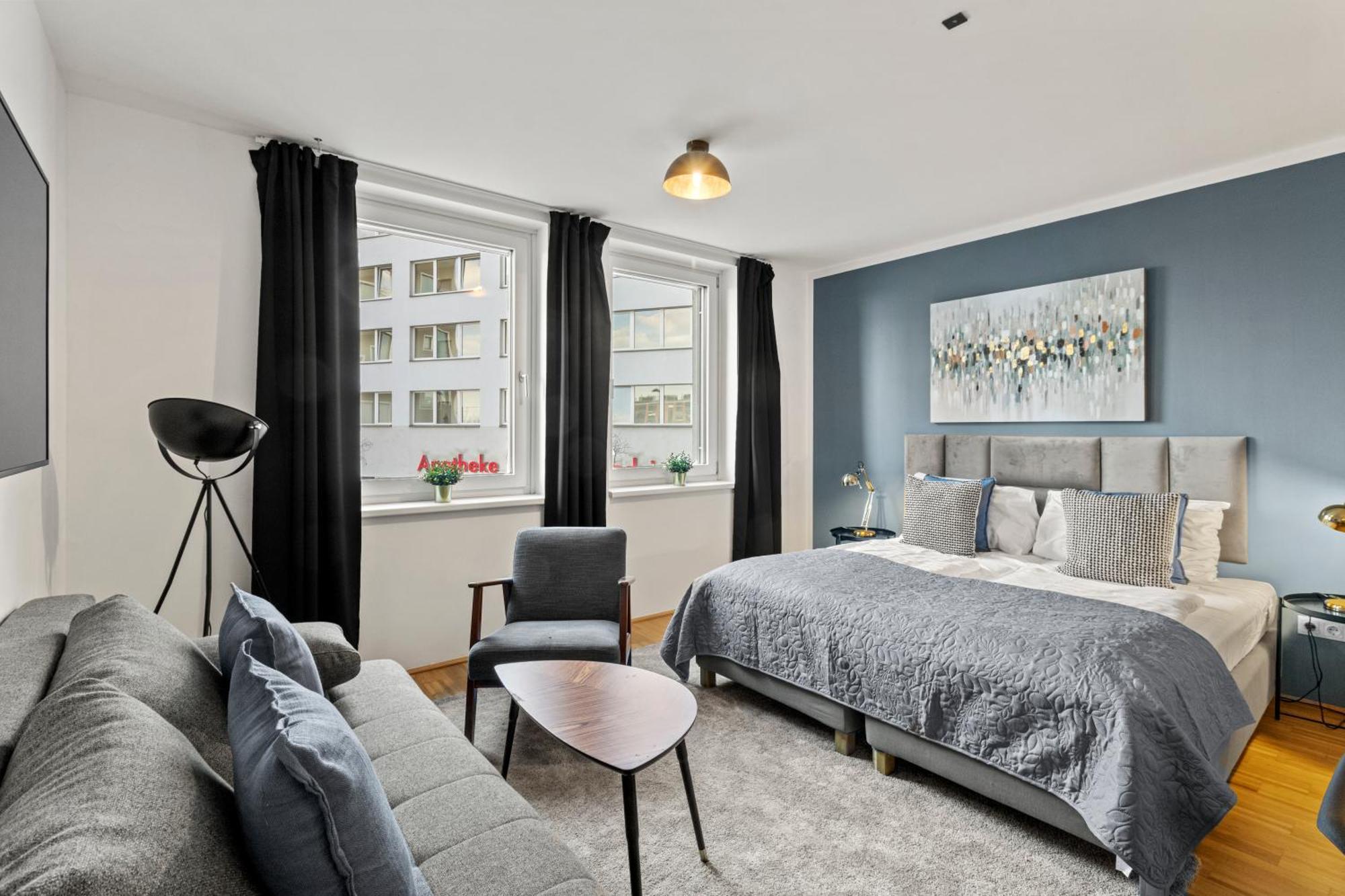 Appartement At Station I 3 Minutes To Shopping Street I High Speed Wifi *